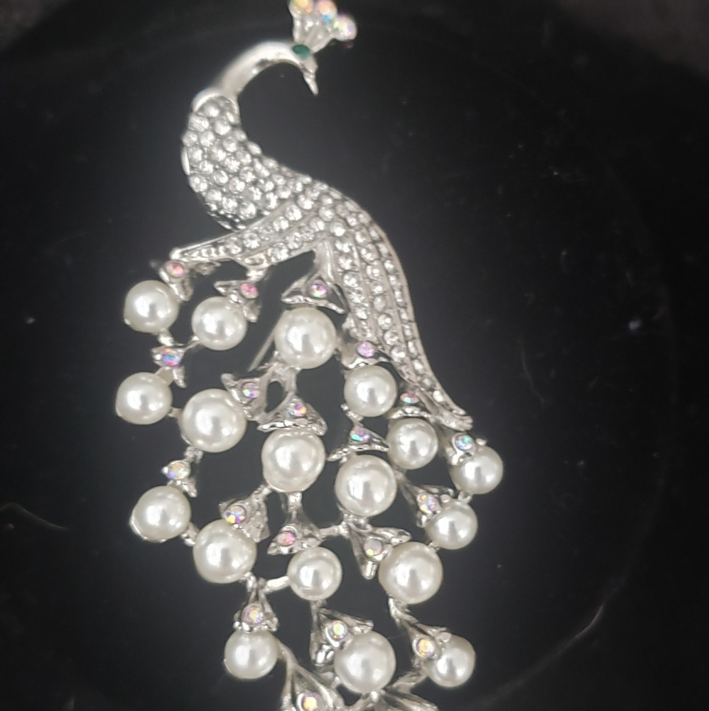 Peacock pearl brooch